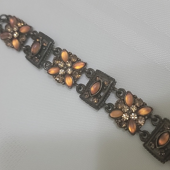 Fabulous Vintage yellow gold tone bracelet w/ rhinestones . - Picture 5 of 7